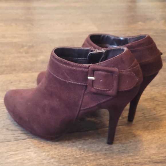 Brown Suede Ankle Booties size 8 - Picture 4 of 5